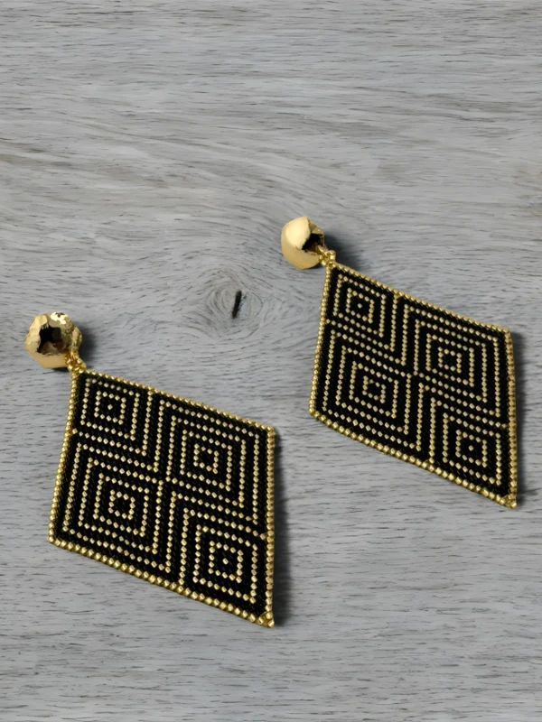 Golden-Noir-earrings-handcrafted-with-Miyuki-glass-beads-woven-piece-1