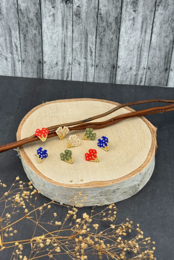 Heartbeats-earrings-handcrafted-with-Miyuki-glass-beads-assembled-piece