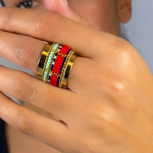 Vibrant-ring-adjustable-in-18k-gold-plated-bronze-with-artisanal-weaving-in-Miyuki-glass-beads
