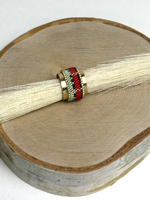 Vibrant-ring-adjustable-in-18k-gold-plated-bronze-with-artisanal-weaving-in-Miyuki-glass-beads